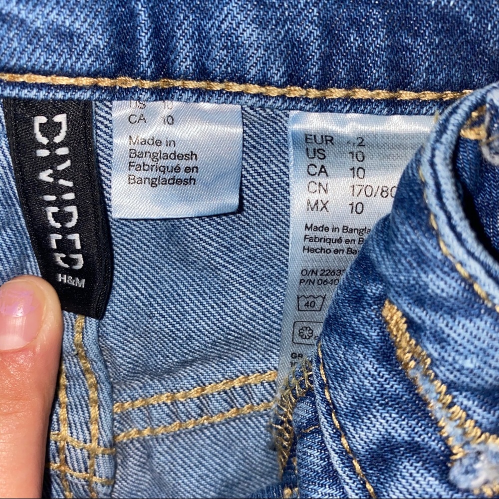 Button-fly Ripped Jeans - Picture 4 of 5